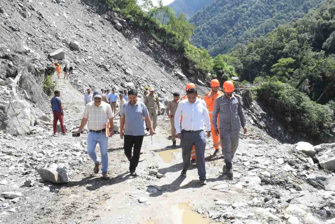 Uttarakhand: प्रभारी सचिव ने केदार घाटी में क्षतिग्रस्त मोटर मार्गों का किया निरीक्षण, अधिकारियों को दिए ये निर्देश….