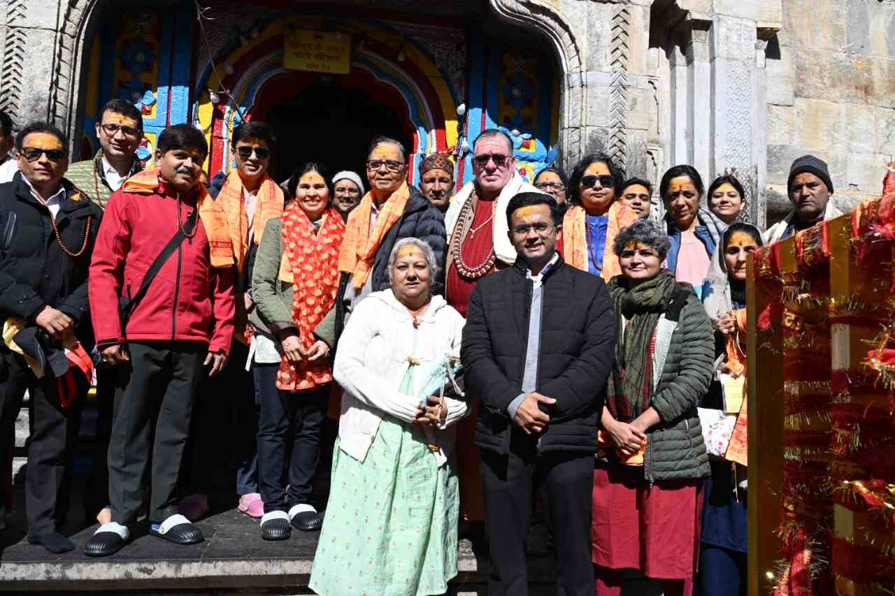 Kedarnath:   केदारनाथ धाम पहुंचे 16वें वित्त आयोग के अध्यक्ष, पुनर्निर्माण कार्यों का निरीक्षण