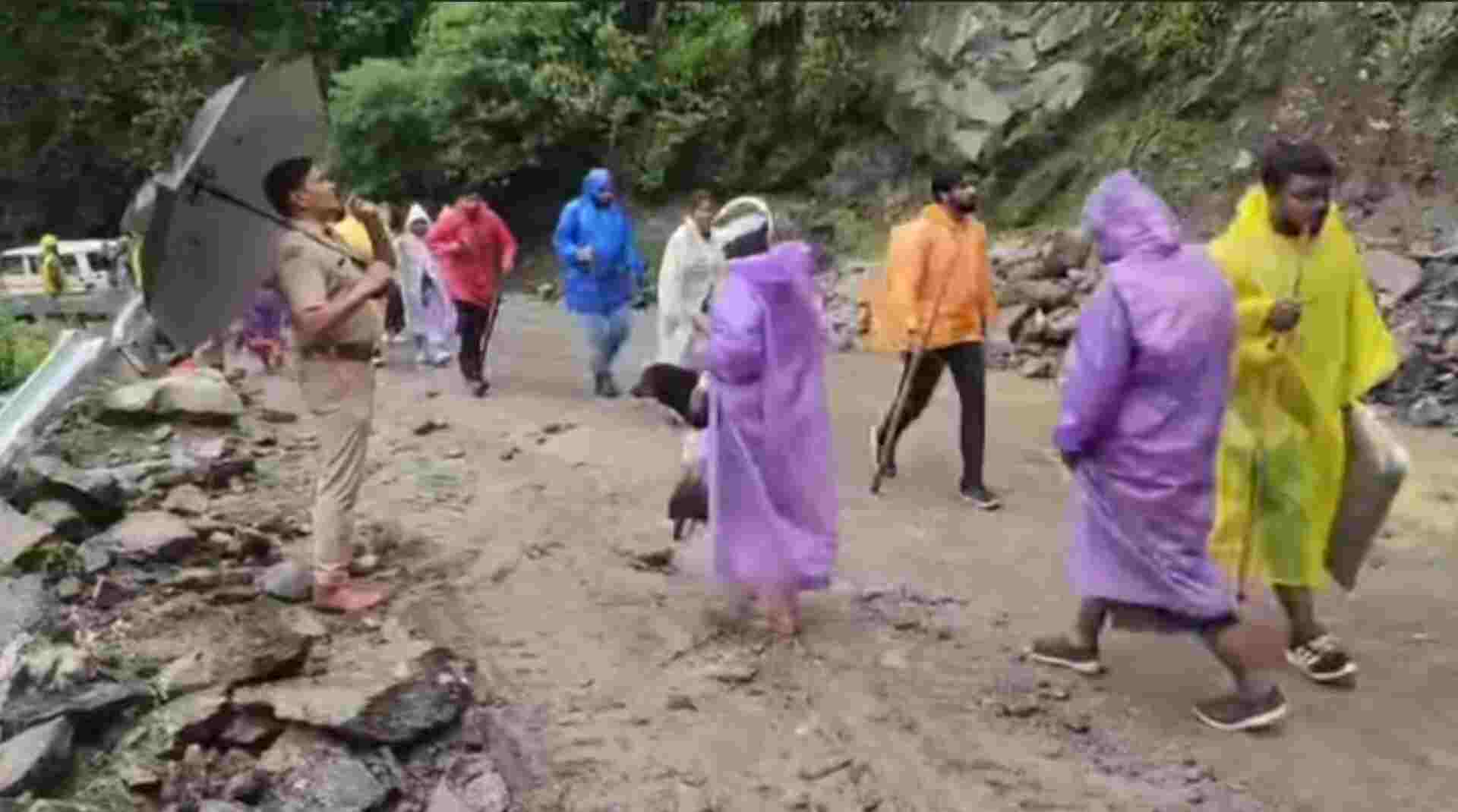 Kedarnath Yatra: मार्गों के आंशिक रूप से खुलने के बाद सोनप्रयाग से यात्रियों को भेजा जा धाम, मौसम को लेकर प्रशासन ने दी चेतावनी