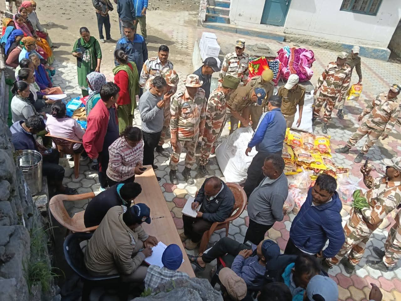 Uttarkashi disaster: धराली आपदा क्षेत्र में राहत और बचाव कार्य तेज, प्रभावितों को मिल रही आवश्यक सहायता