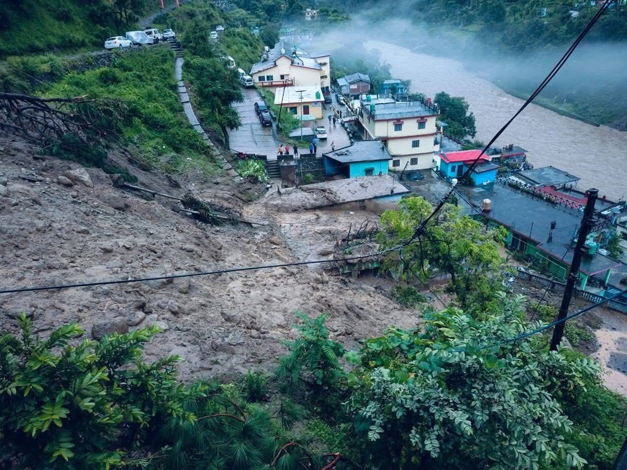 Uttarakhand: आपदा प्रभावित क्षेत्रों में बिजली आपूर्ति युद्धस्तर जारी, तेजी से हो रहा कार्य