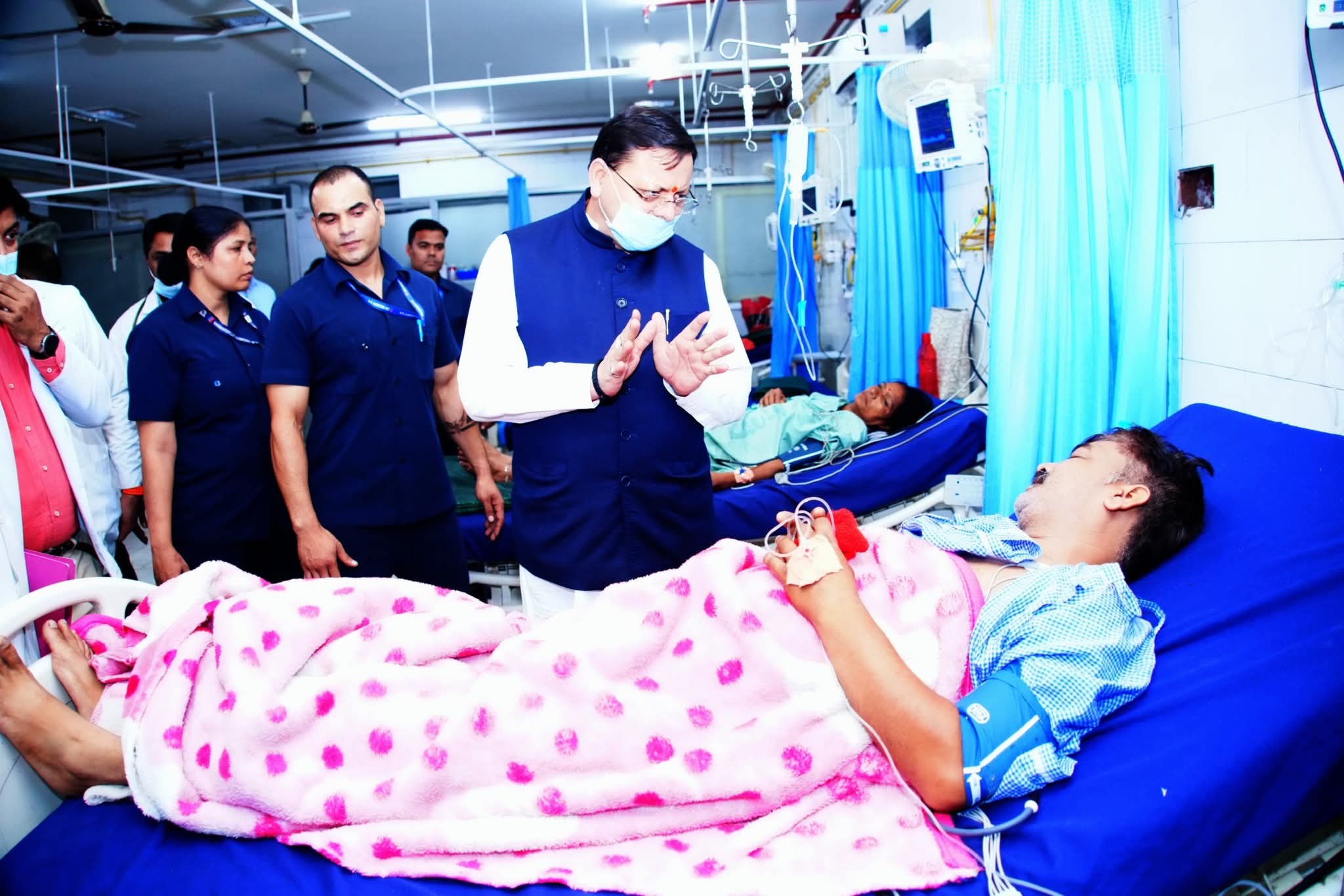 Uttarakhand: सीएम धामी ने दून अस्पताल का किया निरीक्षण, स्वास्थ्य सेवाओं की गुणवत्ता पर दिया जोर