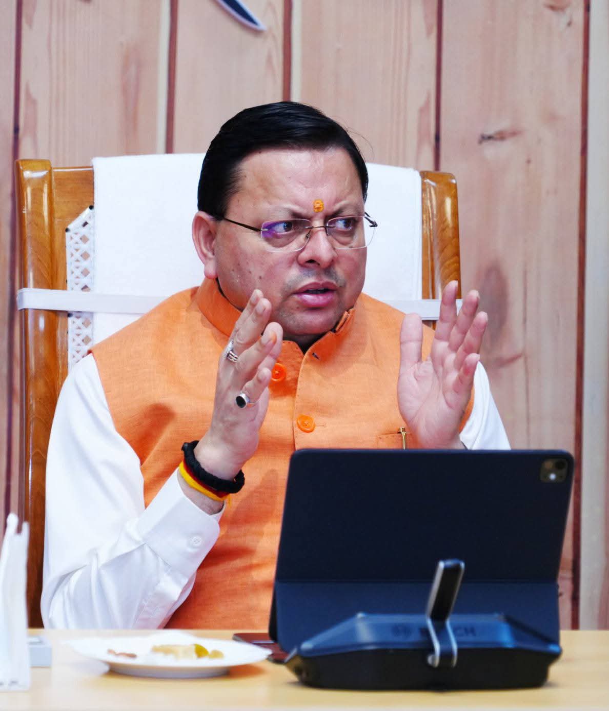 Uttarakhand: मुख्यमंत्री धामी ने निर्माण कार्यों में तेजी लाने के निर्देश, 31 अक्टूबर तक पैच वर्क का कार्य पूर्ण