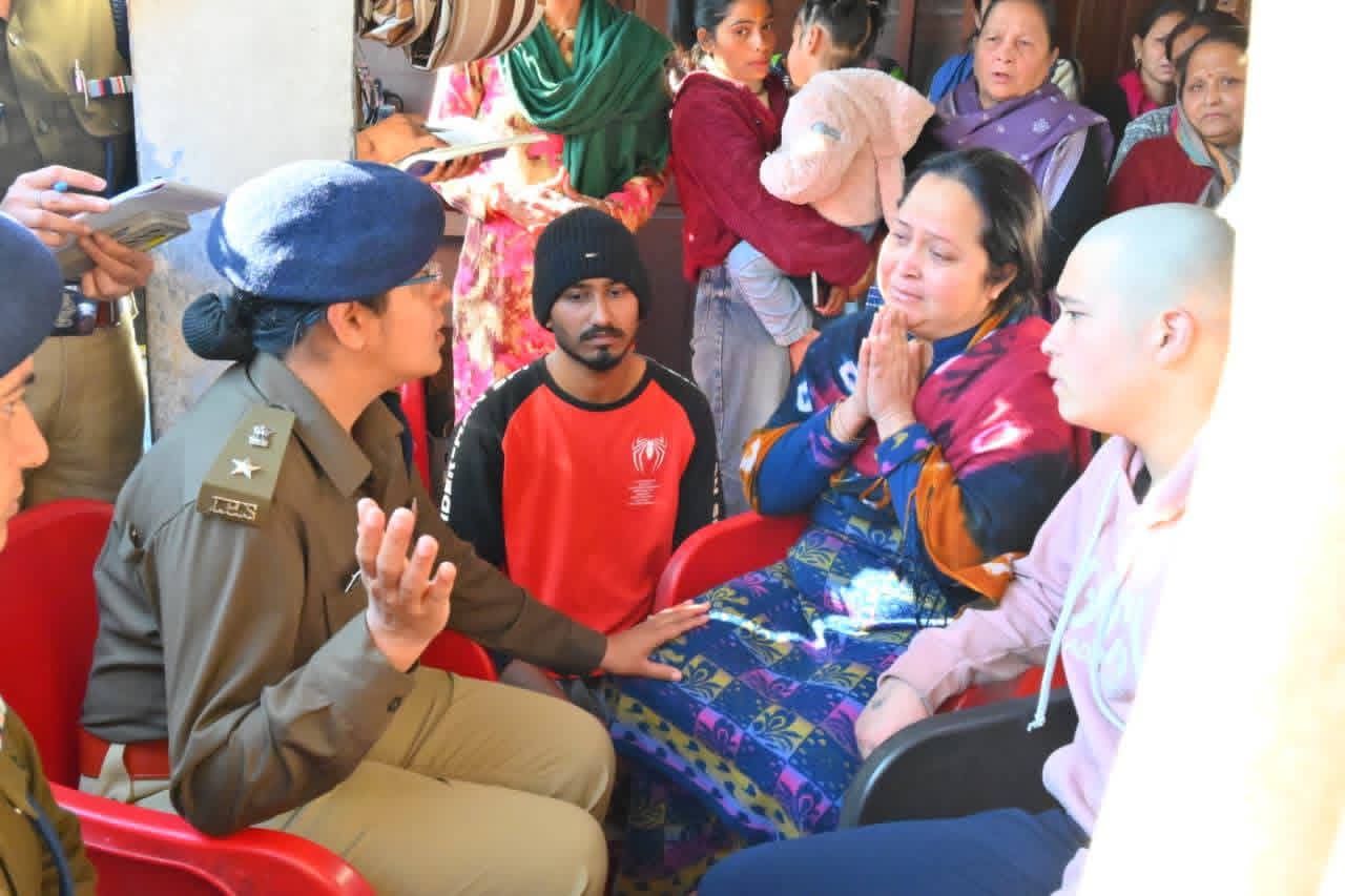 Uttarakhand: देहरादून में युवती की जघन्य हत्या मामले की जांच तेज, एसपी विशाखा भदाणे ने की विस्तृत समीक्षा