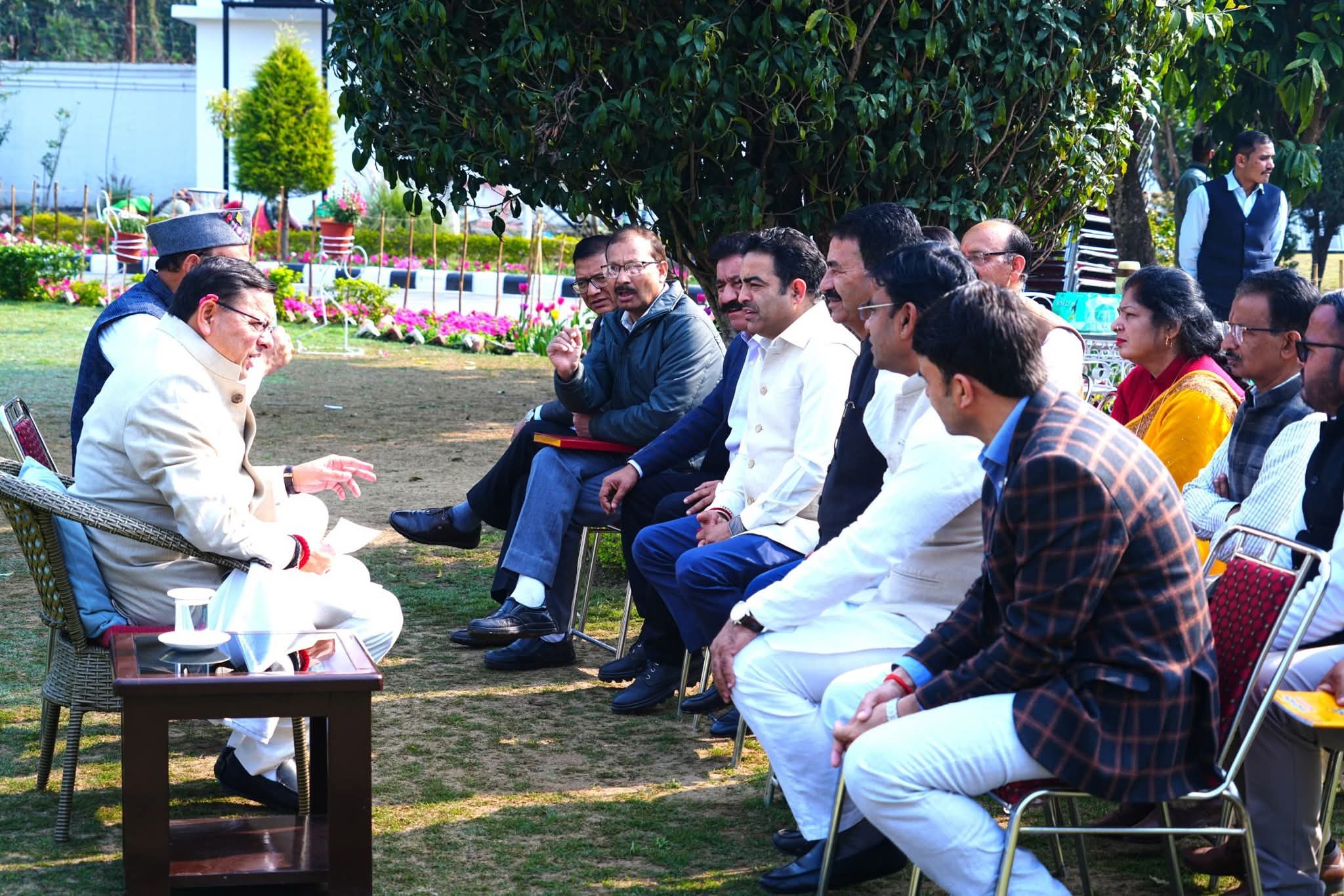 Uttarakhand: सरकारी कार्यालयों में सुरक्षा के लिए बनेगी एसओपी, मुख्यमंत्री धामी के निर्देश