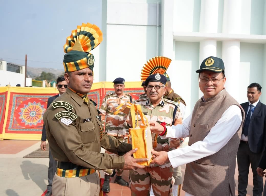 Uttarakhand: लोहाघाट में आईटीबीपी पहुंचे मुख्यमंत्री, हिमवीरों संग मनाई होली