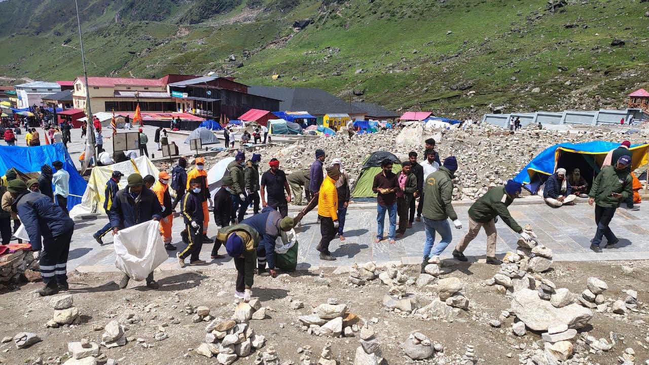 Uttarakhand:&nbsp; केदारनाथ धाम में चला स्वच्छता अभियान, पुलिस और राहत बलों ने संभाली कमान