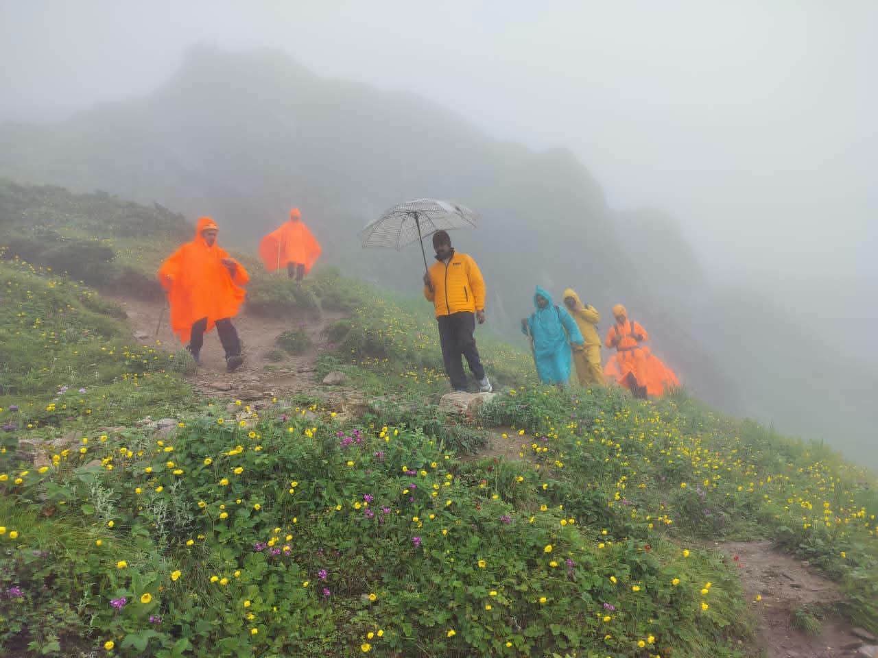 Uttarakhand: वासुकी ताल ट्रैक पर घने कोहरे में भटका यात्री, एसडीआरएफ ने रेस्क्यू कर सुरक्षित केदारनाथ पहुंचाया