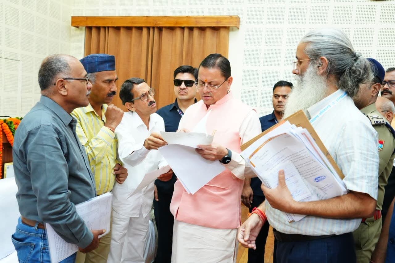 Uttarakhand: जन समस्याओं के त्वरित समाधान पर जोर, अधिकारियों को संवेदनशील और समयबद्ध कार्रवाई के निर्देश