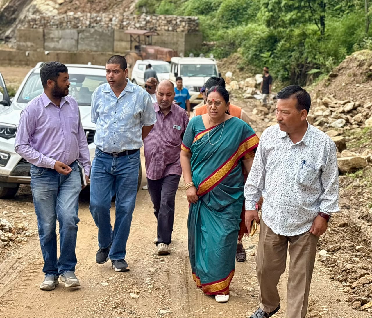 Uttarakhand: विधायक आशा नौटियाल ने ग्रामीणों की सुनी समस्याएं, घुत्तू-तुलंगा-खेड़ा मोटर मार्ग के कार्यों का किया निरीक्षण