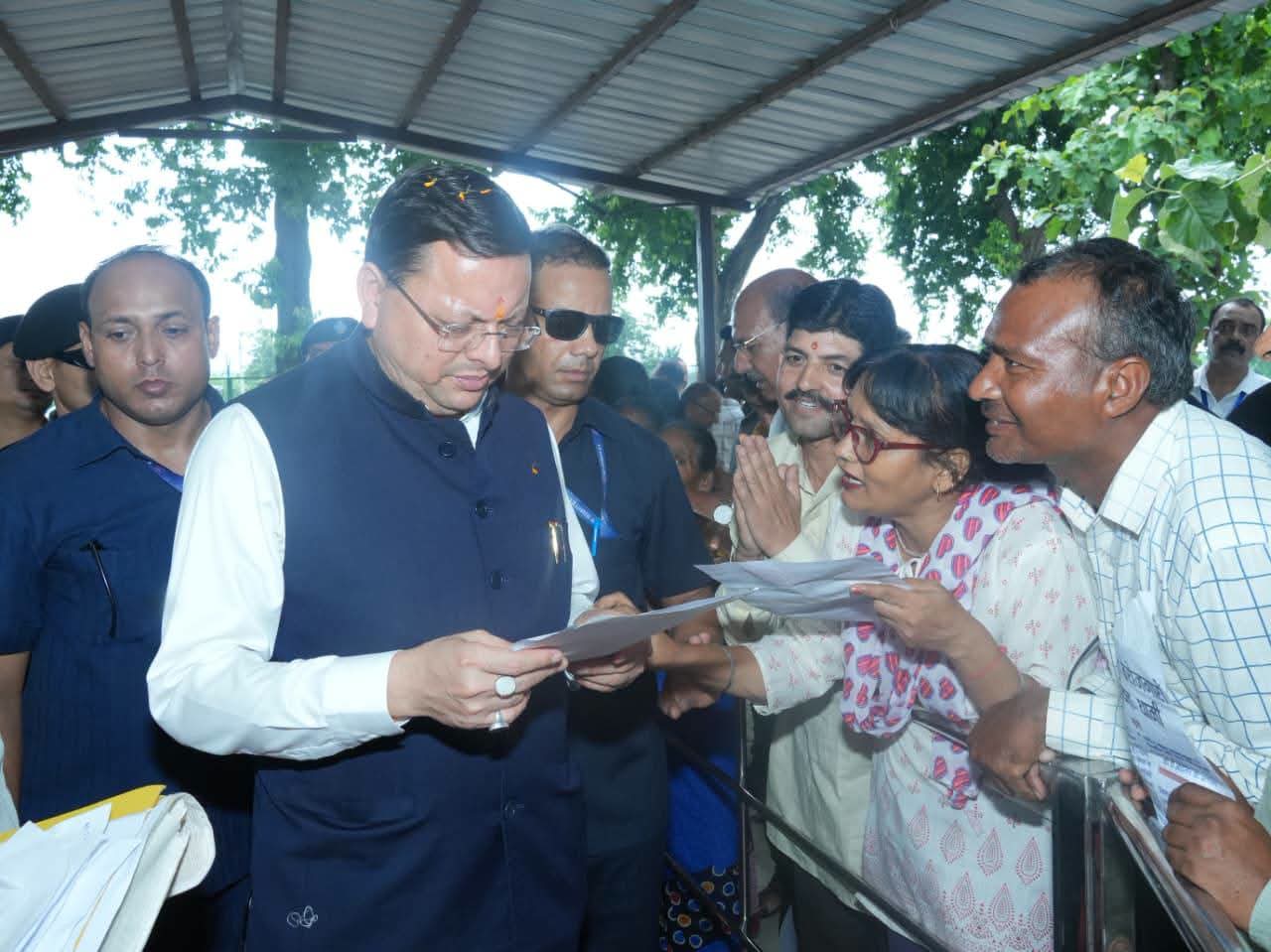 Uttarakhand: सीएम ने जनसमस्याओं के त्वरित समाधान के निर्देश,  ने दिव्यांगों व वरिष्ठ नागरिकों को वितरित किए सहायक उपकरण