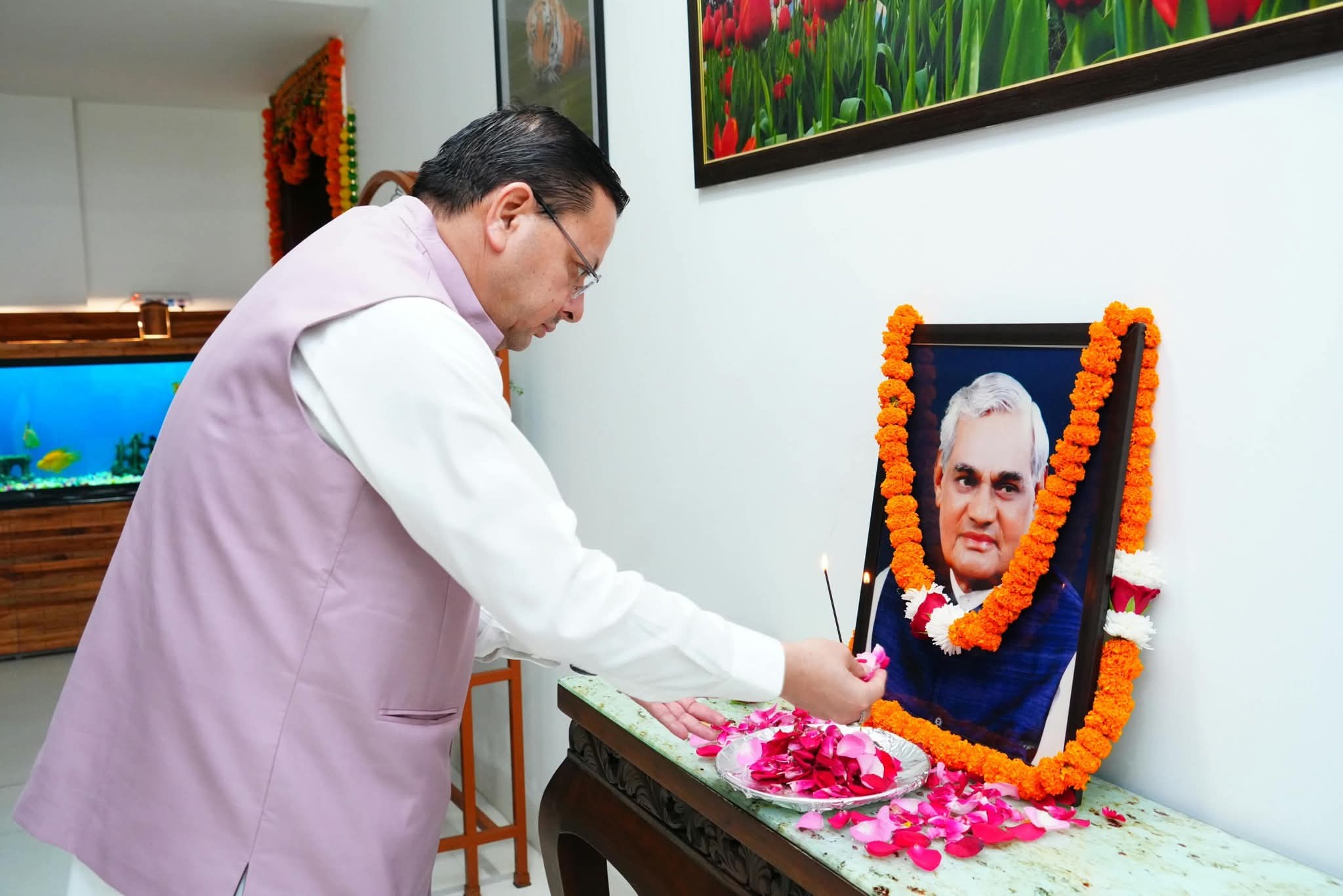 Uttarakhand: सीएम धामी ने अटल बिहारी वाजपेयी की पुण्यतिथि पर दी श्रद्धांजलि, बोले- उनके आदर्श सदैव प्रेरणा देंगे
