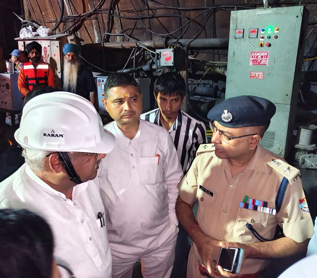 TunnelAccident: दो श्रमिकों की तलाश जारी, मंत्री मदन कौशिक ने रेस्क्यू अभियान का लिया जायजा