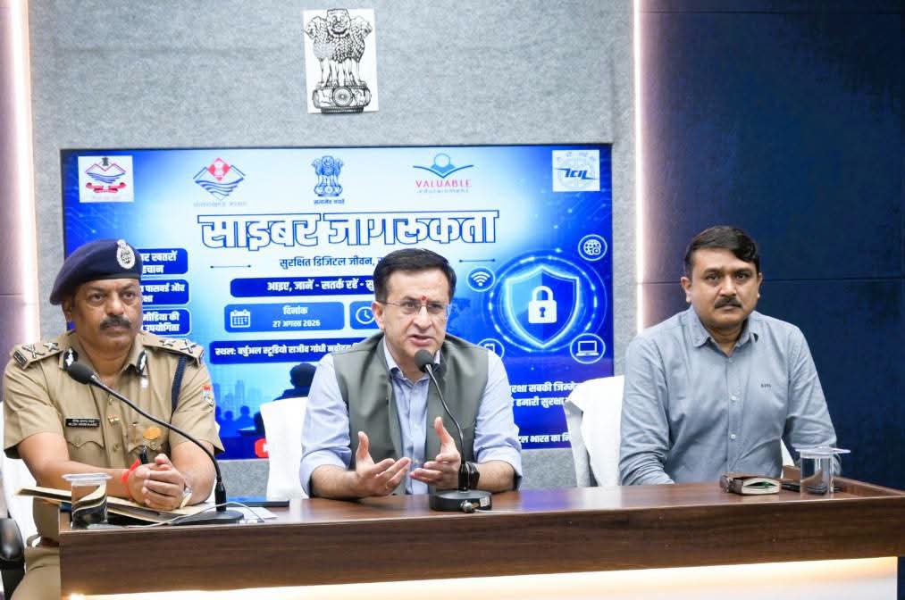 Uttarakhand: डीजीपी ने विद्यार्थियों से किया संवाद, स्कूलों में होंगी साइबर सुरक्षा की नियमित कक्षाएं