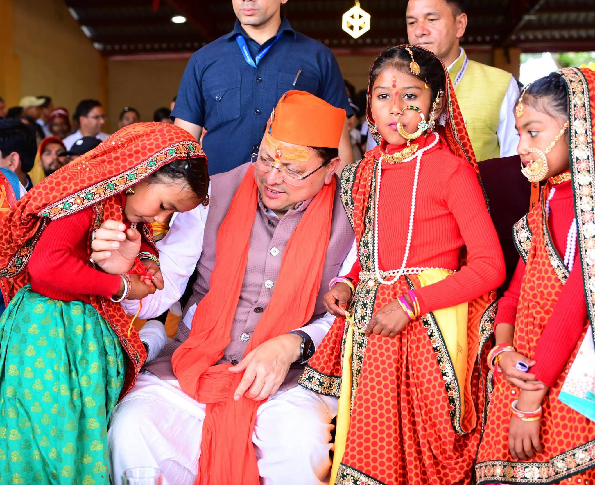 Uttarakhand: देवीधुरा में गूंजे मां वाराही के जयकारे, सीएम धामी ने देखा ऐतिहासिक बग्वाल मेला