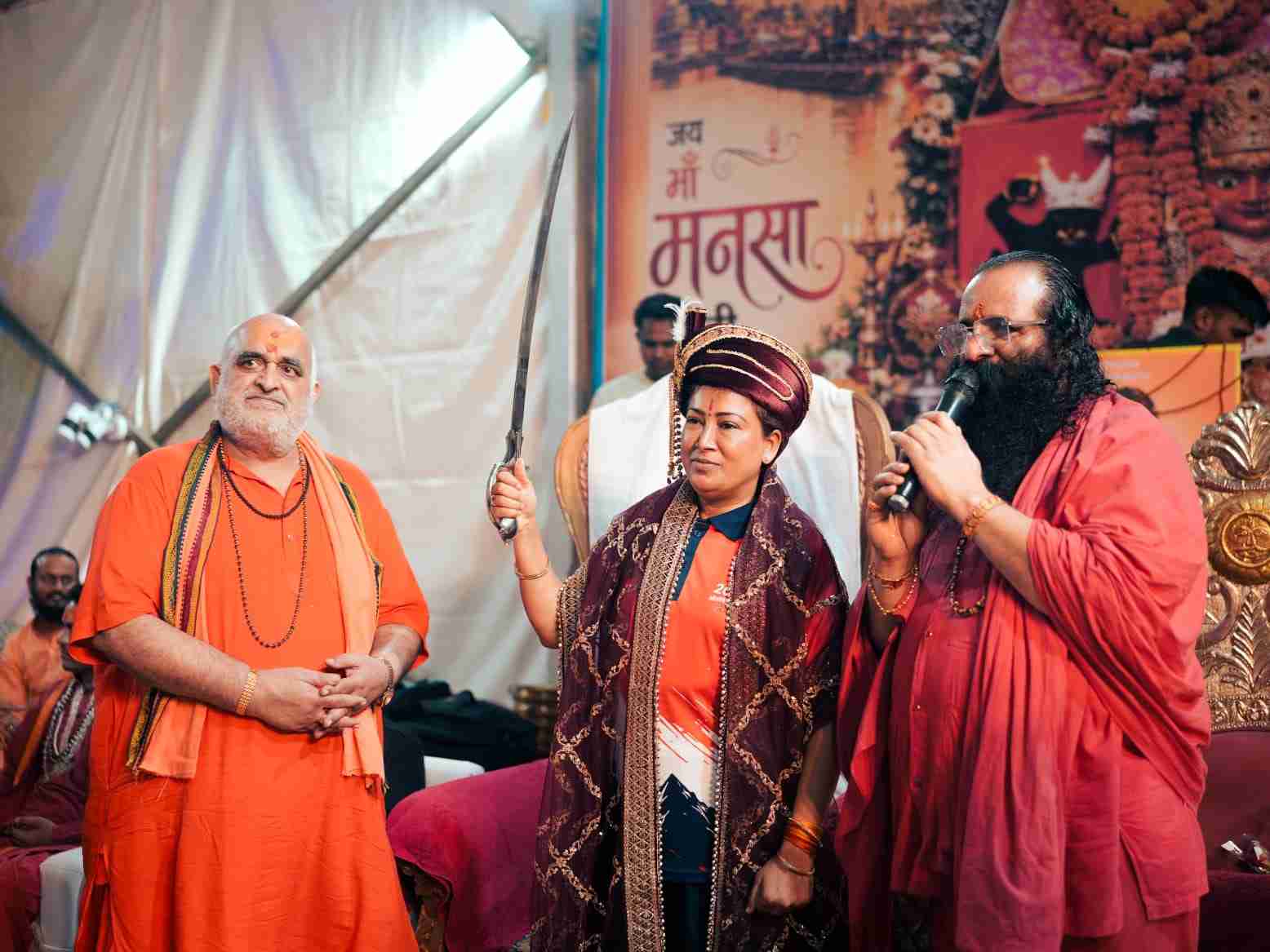 Uttarakhand: 2036 ओलंपिक मेजबानी के संकल्प को लेकर रेखा आर्या ने लिया संतों का आशीर्वाद
