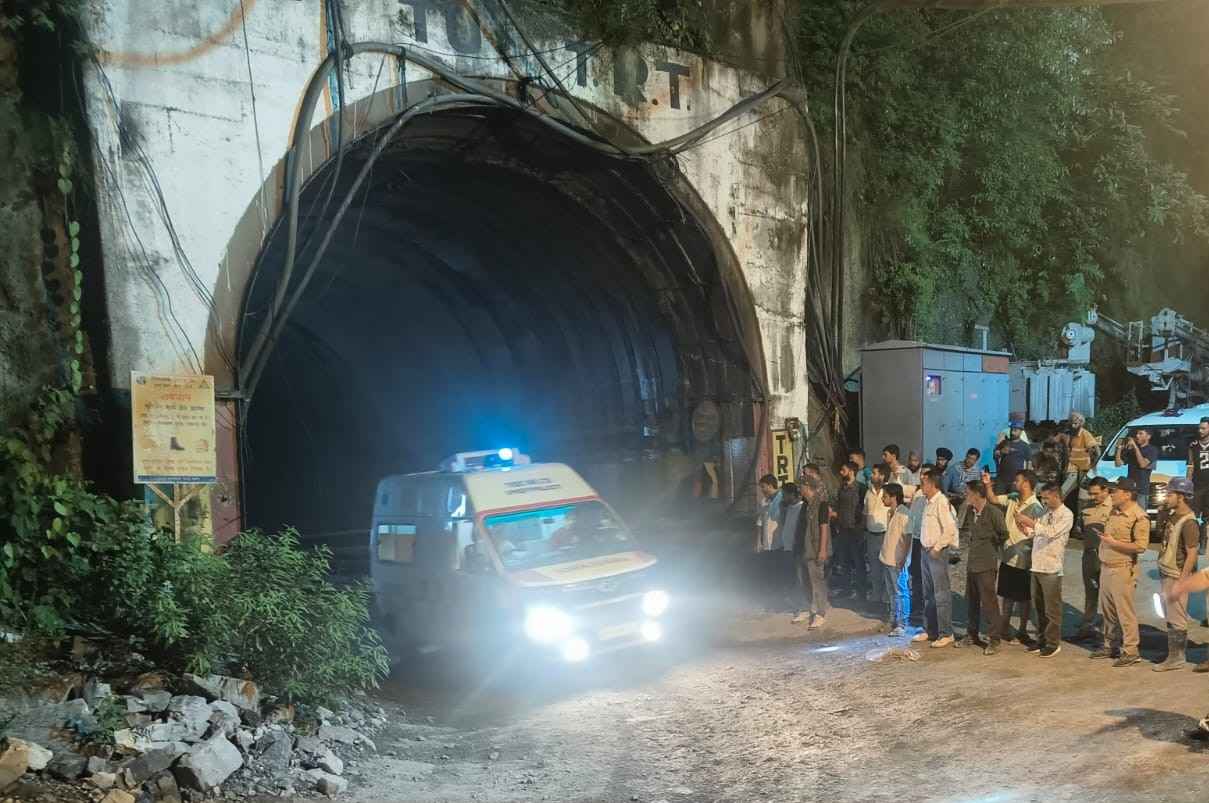 Uttarakhand: पीपलकोटी में टीएचडीसी की निर्माणाधीन टनल में मलबा-पानी घुसा, 13 लोग सुरक्षित रेस्क्यू