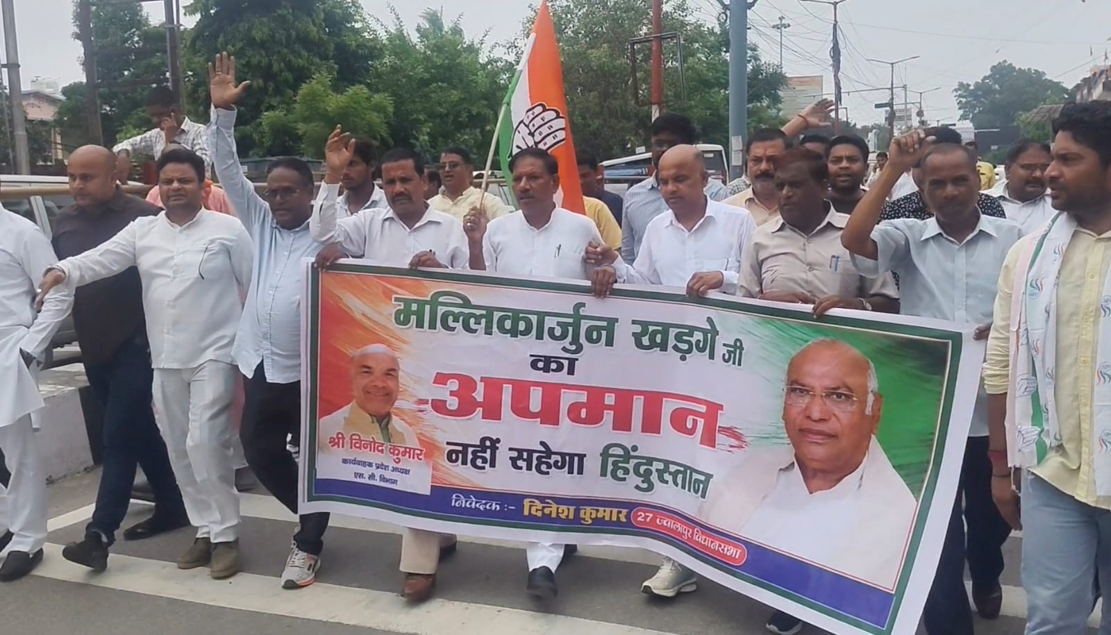 Uttarakhand: रामलीला मैदान के शुद्धिकरण के विरोध में कांग्रेस का प्रदर्शन, पुतला फूंका