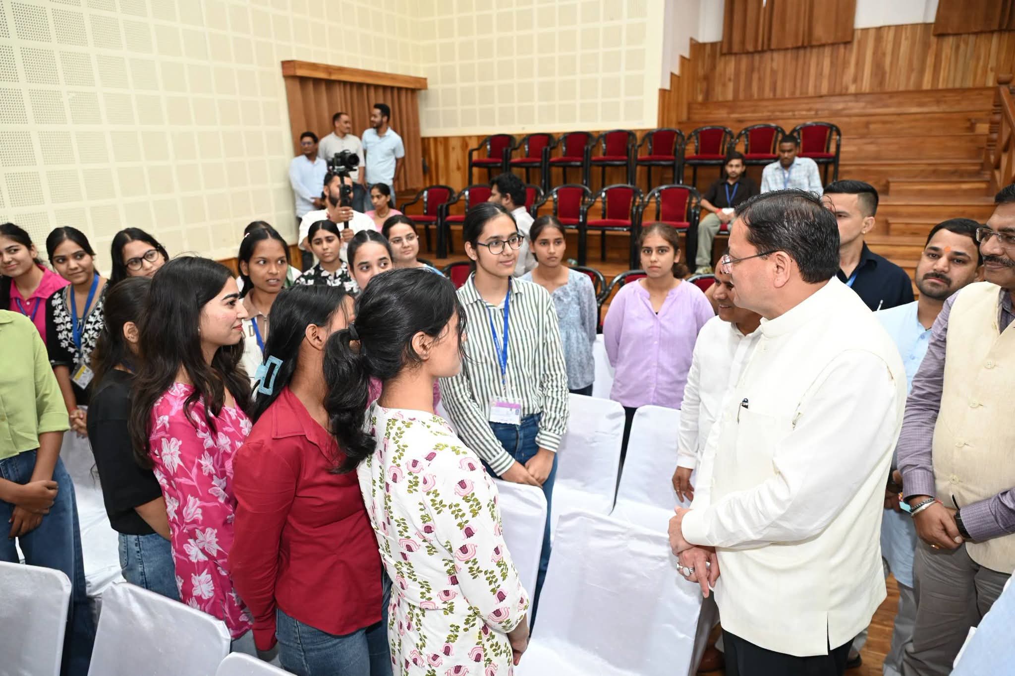 Uttarakhand: 11 हजार विद्यार्थियों को मिलेगी निशुल्क ऑनलाइन कोचिंग, प्रतियोगी परीक्षाओं की तैयारी का खर्च होगा कम