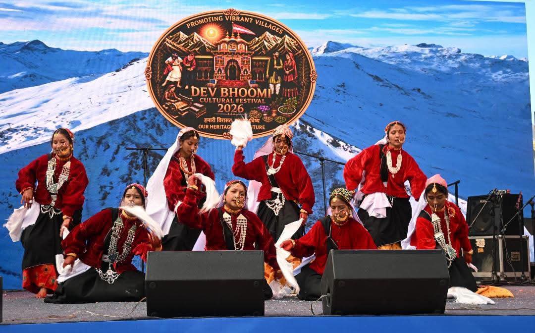Uttarakhand:&nbsp; बदरीनाथ में देवभूमि सांस्कृतिक महोत्सव शुरू, लोक संस्कृति के साथ स्थानीय उत्पादों को मिला मंच