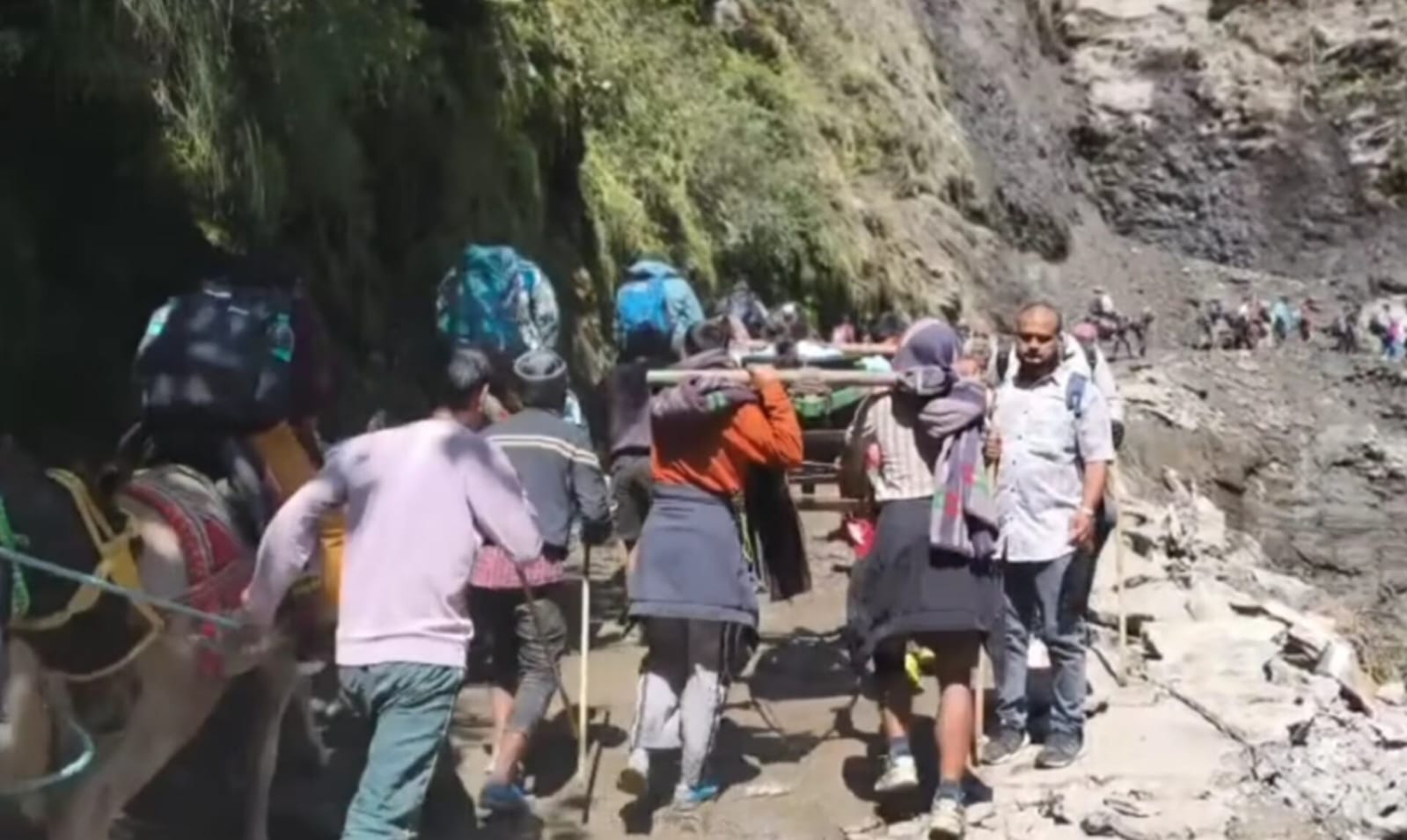 Uttarakhand: केदारनाथ धाम की पैदल यात्रा सुचारु, श्रद्धालुओं की संख्या बढ़ी
