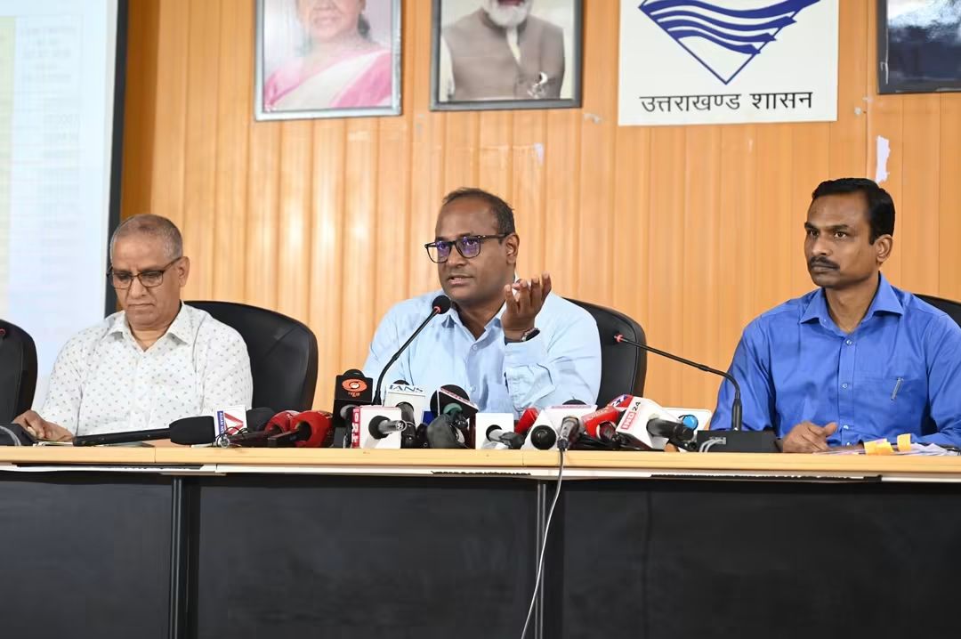 Uttarakhand: अक्तूबर में इस दिन मतदान केंद्रों पर विशेष कैंप, घर-घर पहुंचेंगे बीएलओ