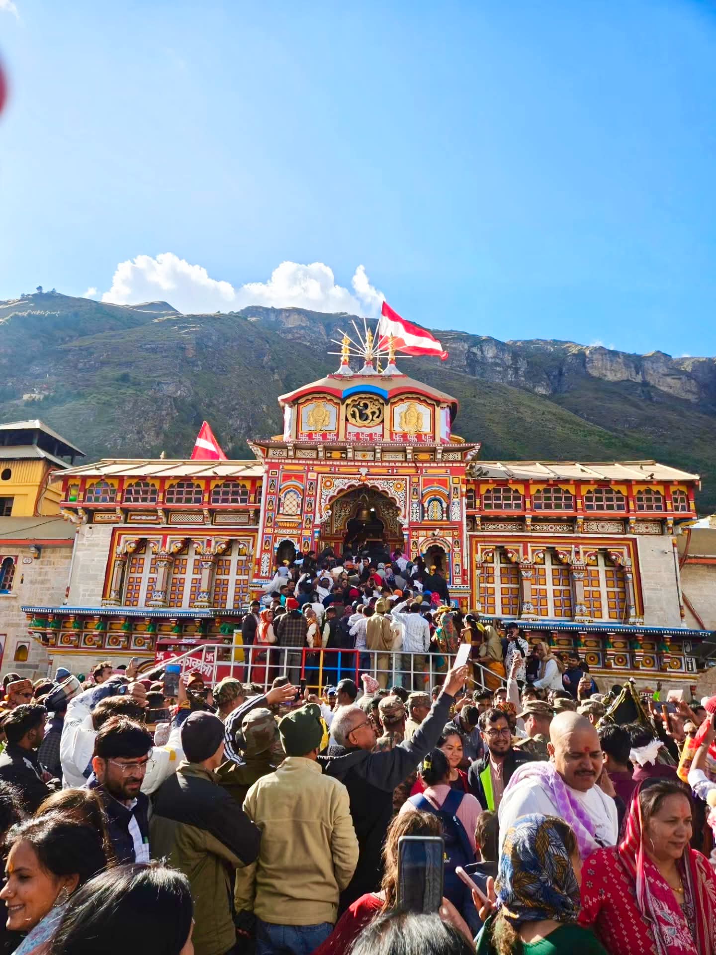 Uttarakhand: पितृ पक्ष में बदरीनाथ धाम में उमड़ी आस्था, एक लाख से अधिक श्रद्धालु पहुंचे ब्रह्मकपाल