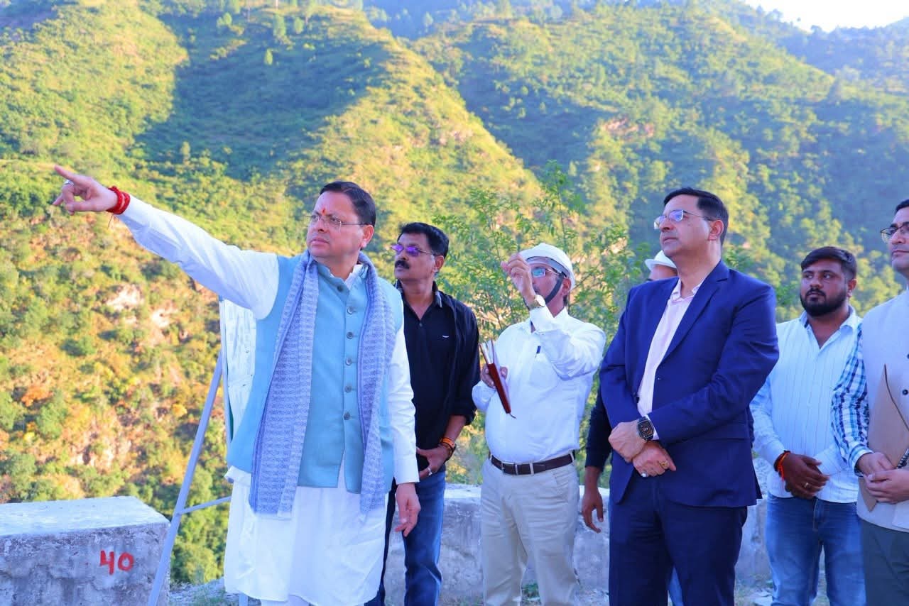 Uttarakhand: श्रीनगर-देवप्रयाग हाईवे पर पहाड़ी के उपचारात्मक कार्यों का सीएम धामी ने लिया जायजा